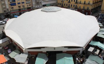 Крытый рынок города Альхесирас в Испании