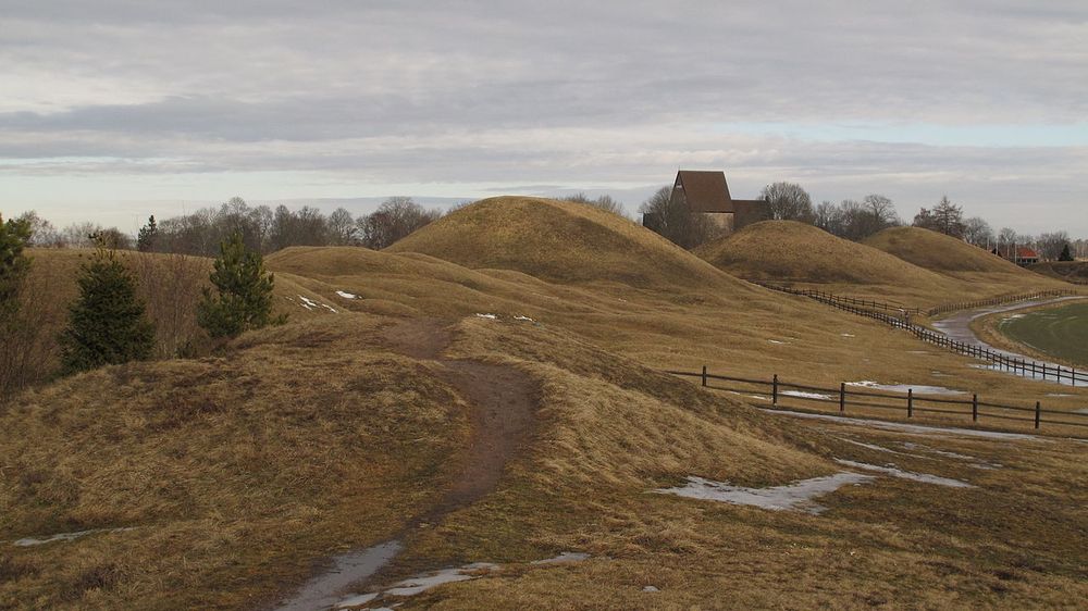 Гробницы викингов в Старой Уппсале