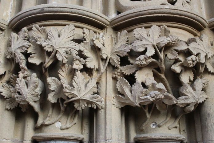 Растительный орнамент в готической архитектуре